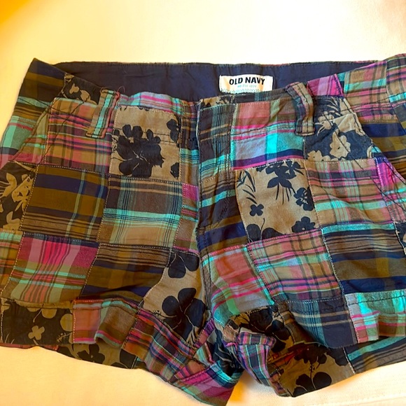 Old Navy Cotton Madras Shorts. Size 6 - Picture 1 of 2